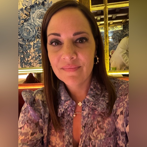 Meet your Posher, Andrea - Picture 2 of 3